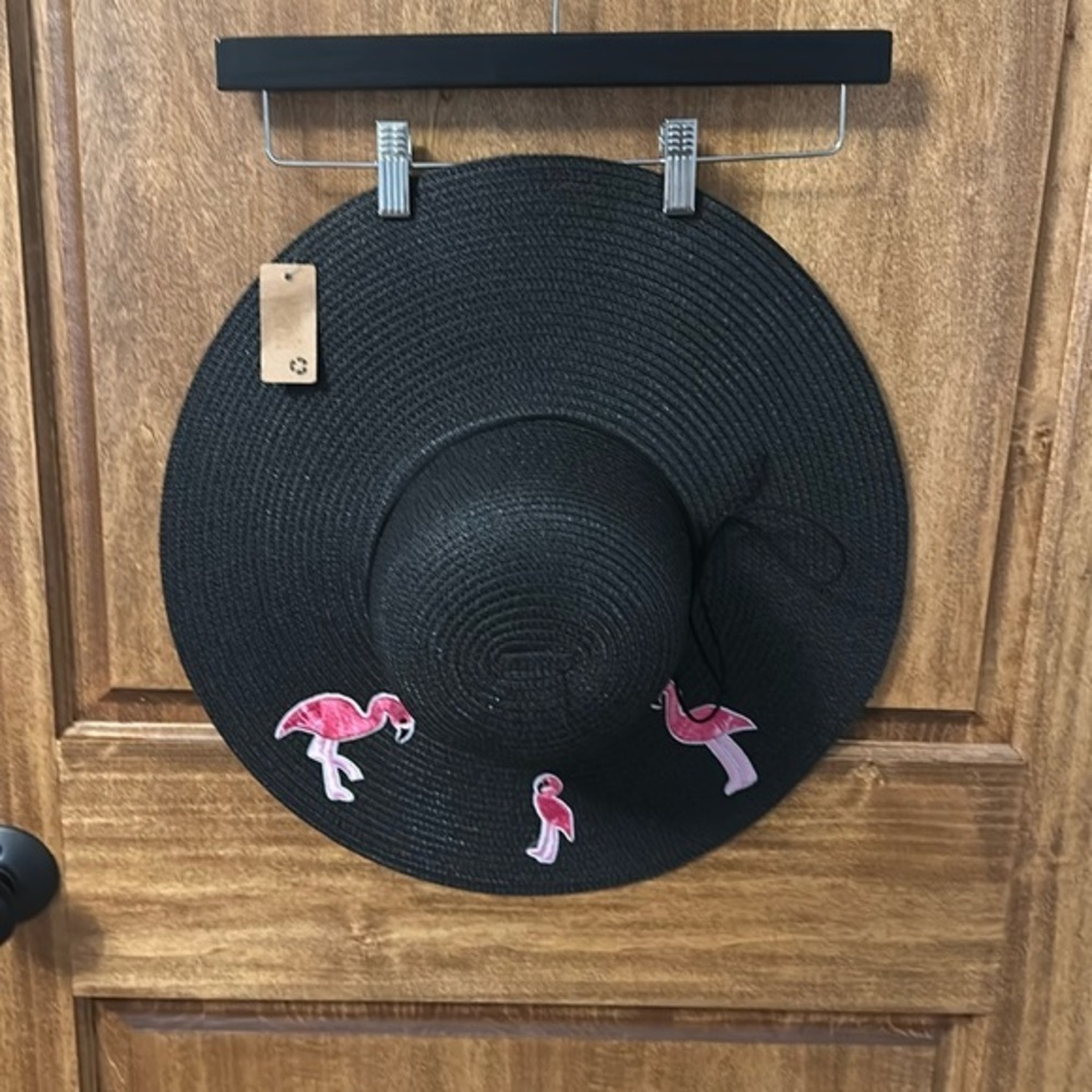 Black Beach Hat with Pink Flamingos
